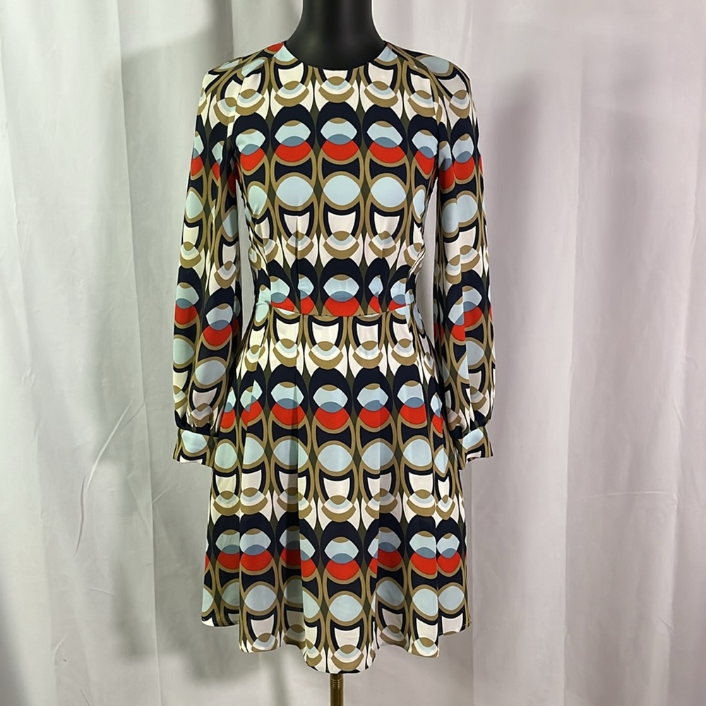 🛍 6 for $35 • H&M Red Blue & Tan Geo Print Long Sleeve A-Line Dress